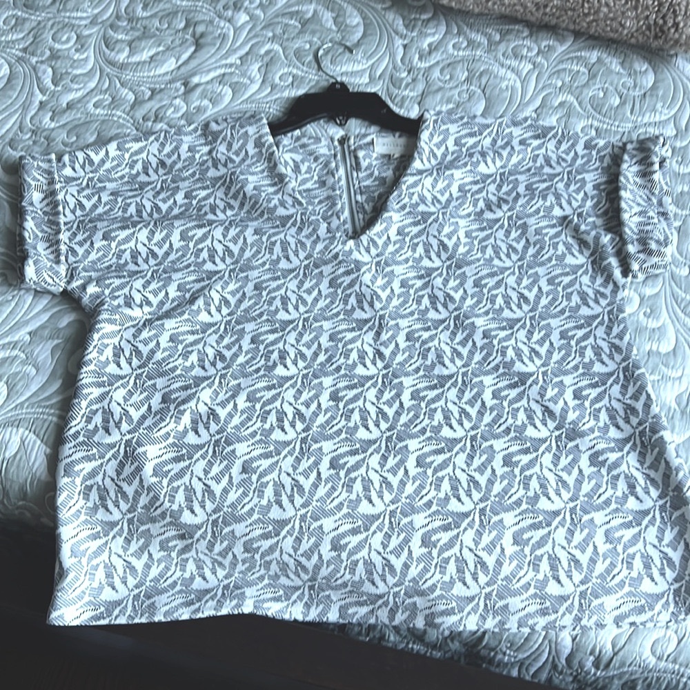 Casual/Formal black and white blouse.